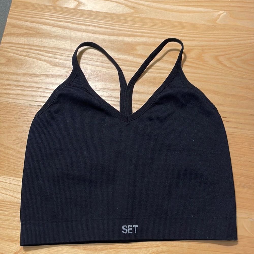 Set Active black ribbed V sports bra size M/L